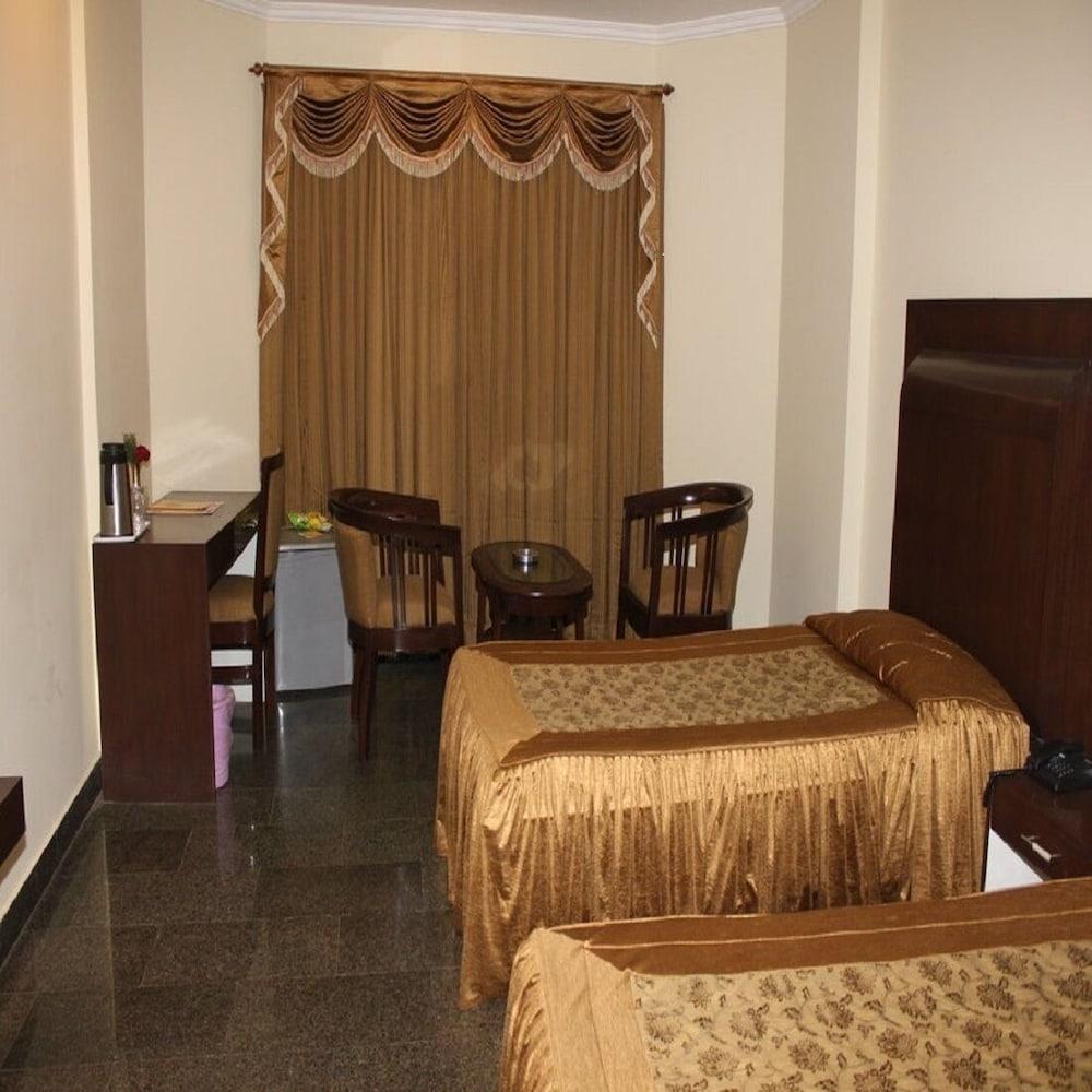Hotel Vaibhav Варанаси Экстерьер фото