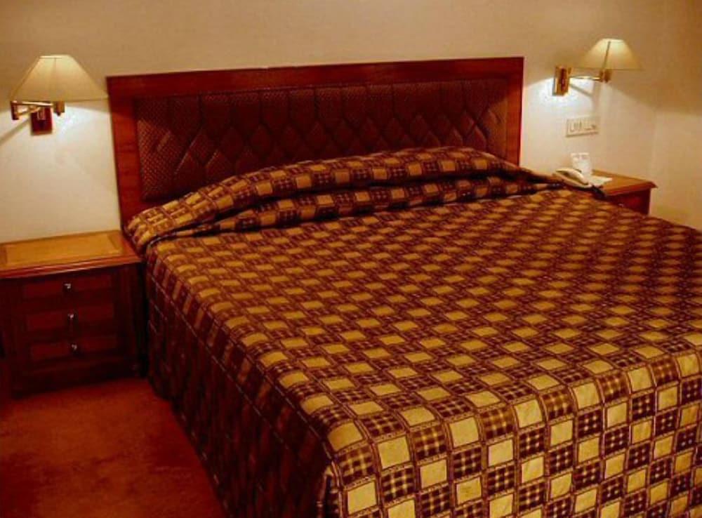 Hotel Vaibhav Варанаси Экстерьер фото