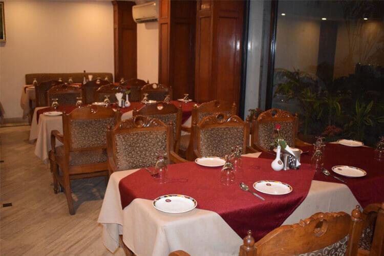 Hotel Vaibhav Варанаси Экстерьер фото